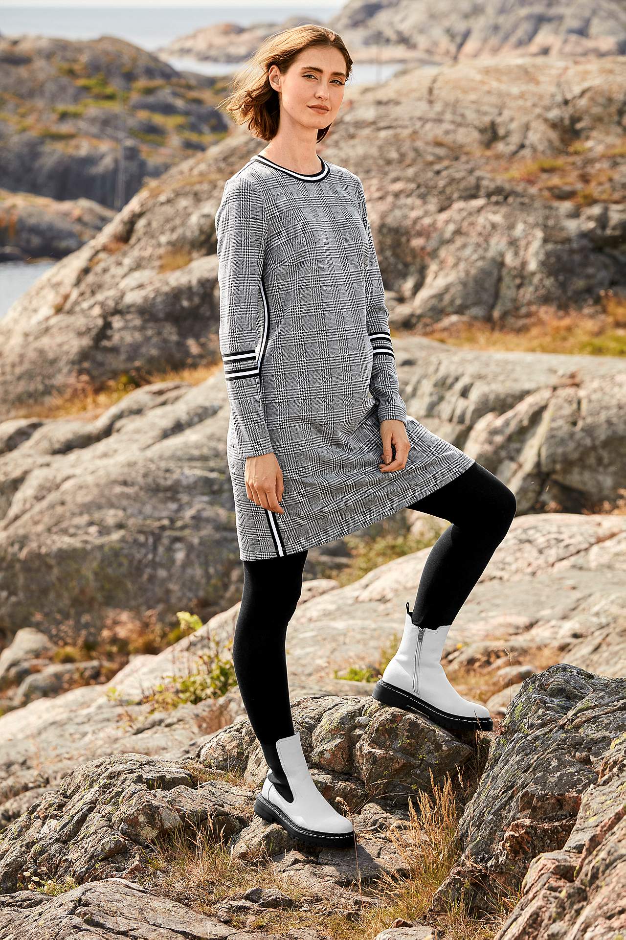 Jersey-Kleid mit Details in Kontrastfarben