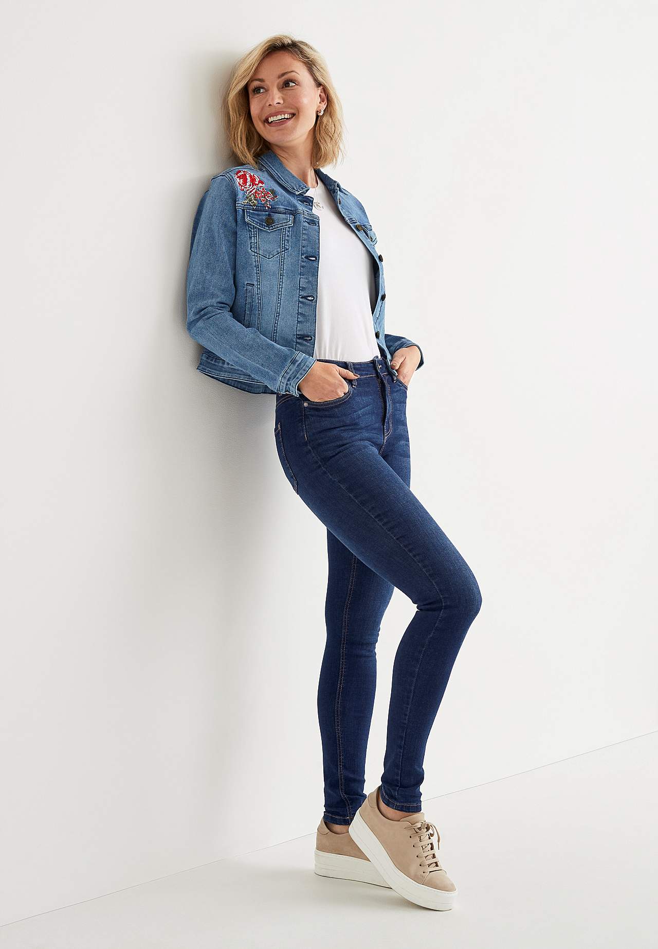 Jeansjacke mit Stickereien Betty