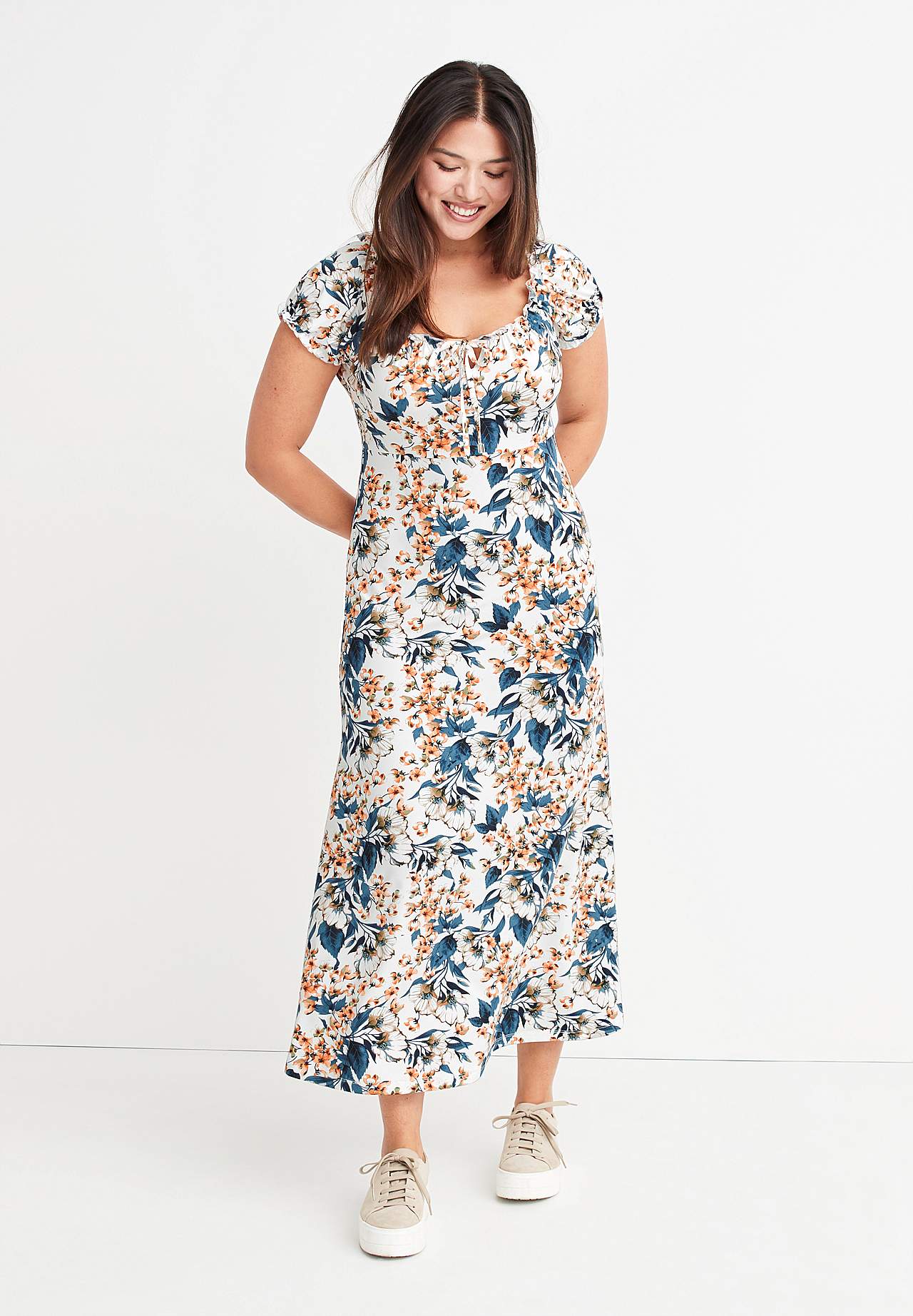 Langes, gemustertes schulterfreies Kleid