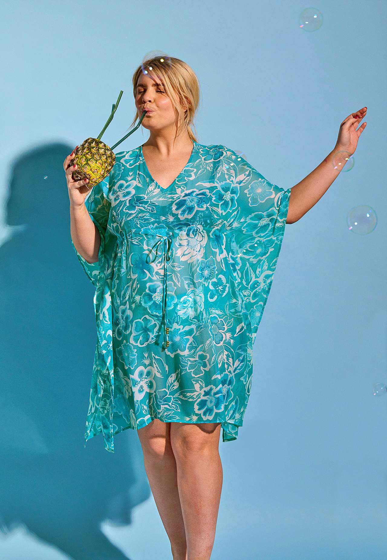 Strand-Kaftan mit einem Blumen-Muster