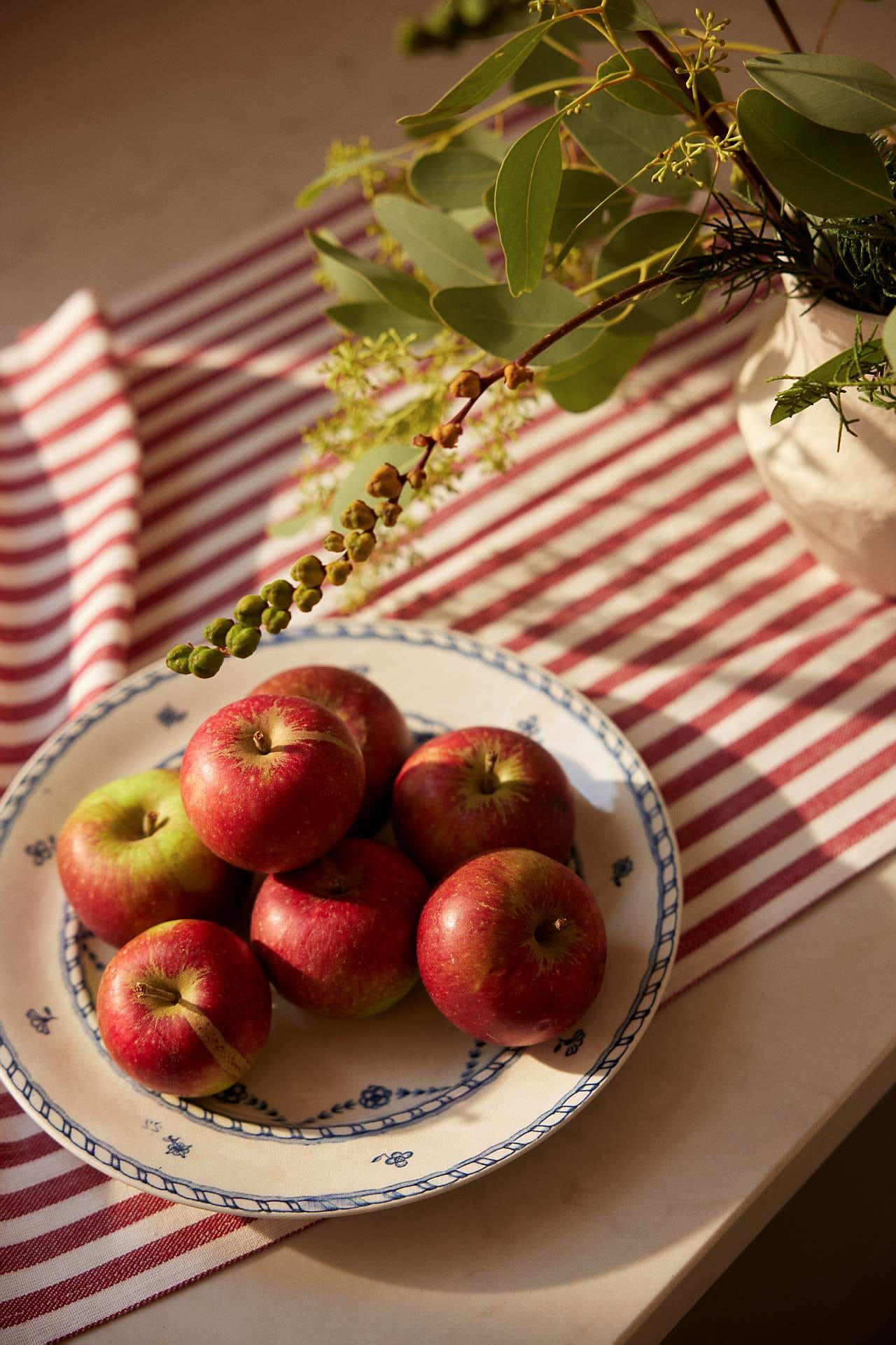 Gewebter, gestreifter Läufer
