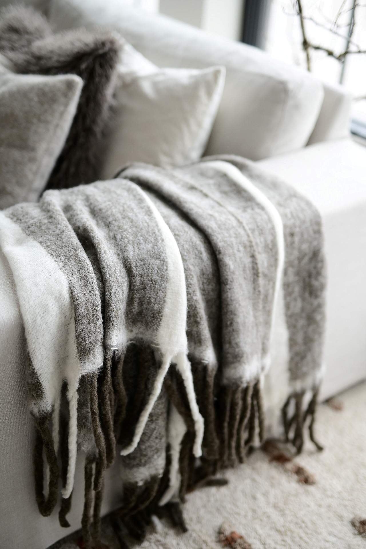 Flauschige, gestreifte Decke