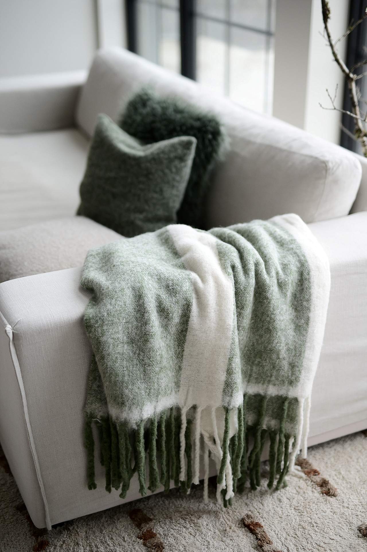 Flauschige, gestreifte Decke