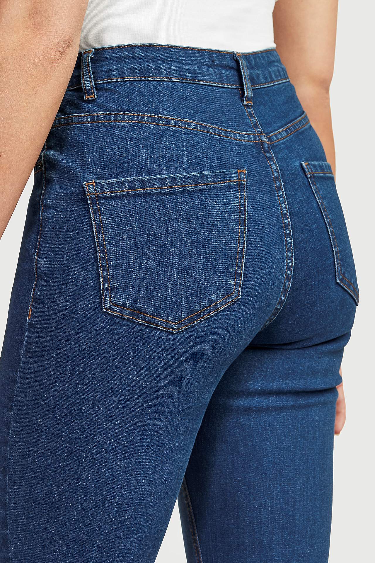 Gerade Jeans aus Bio-Baumwolle Nissan