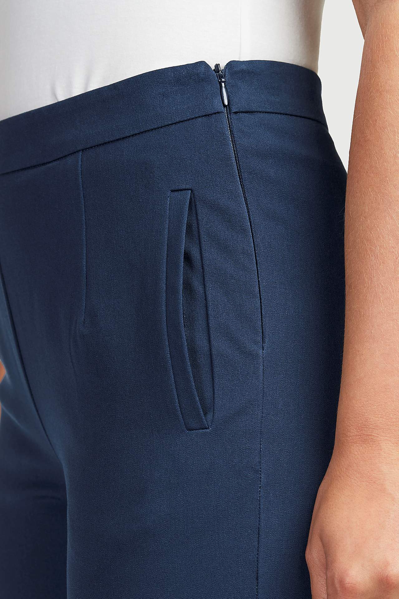 Gerade Hose mit einem Strecken Anemone