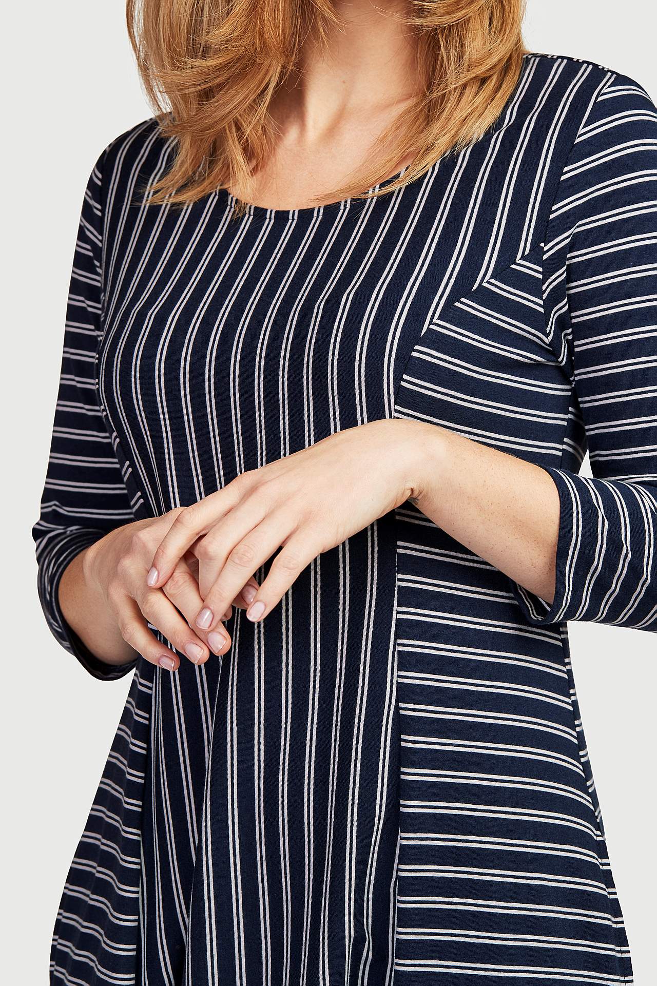 Gemustertes Jerseykleid mit Seitentaschen