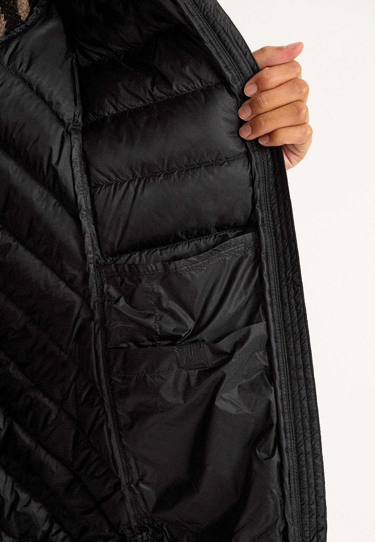 Daunenjacke mit Kapuze