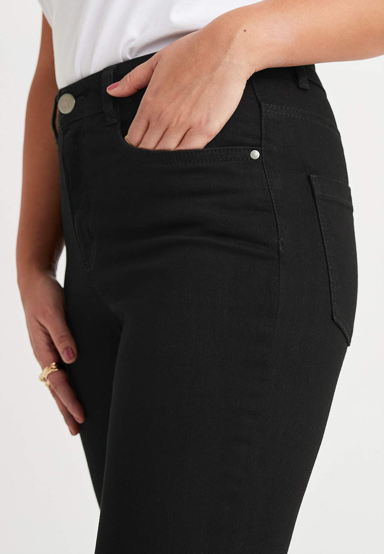 Sanft ausgestellte Jeans Nikita