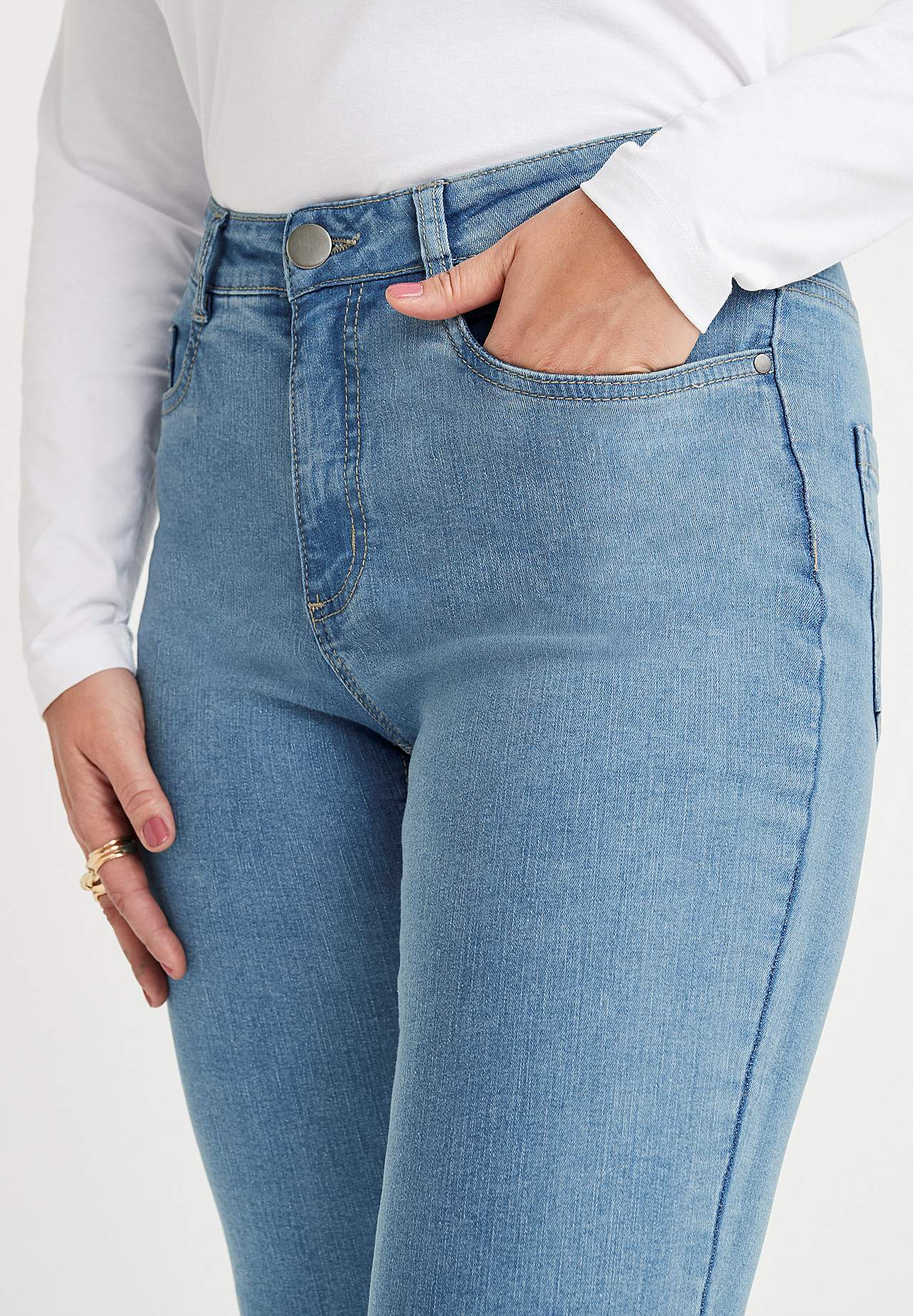 Sanft ausgestellte Jeans Nikita