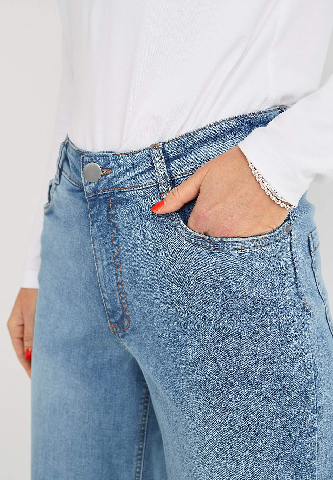 Breite Jeans mit hoher Taille