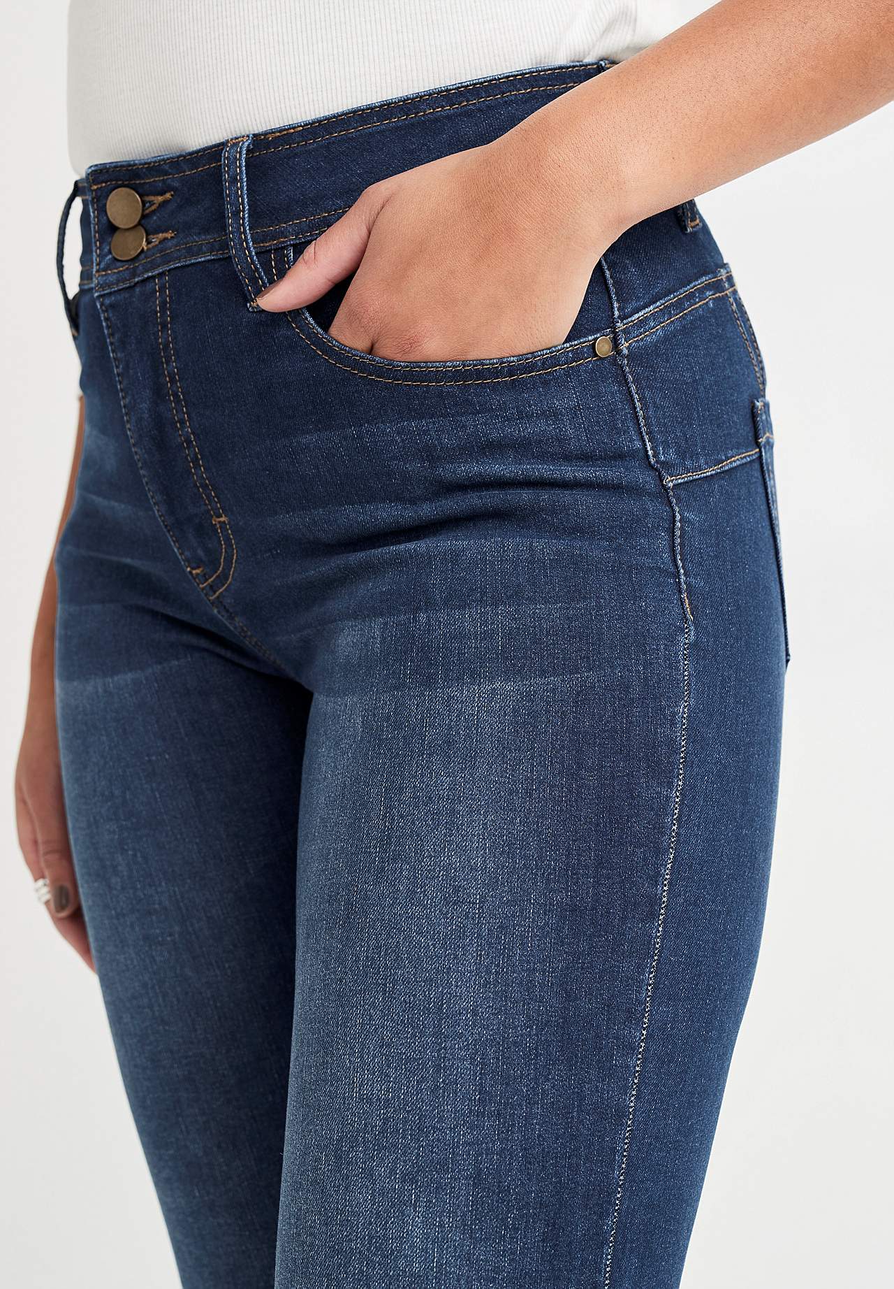 Superstretch figurformende Jeans mit Bootcut-Schnitt