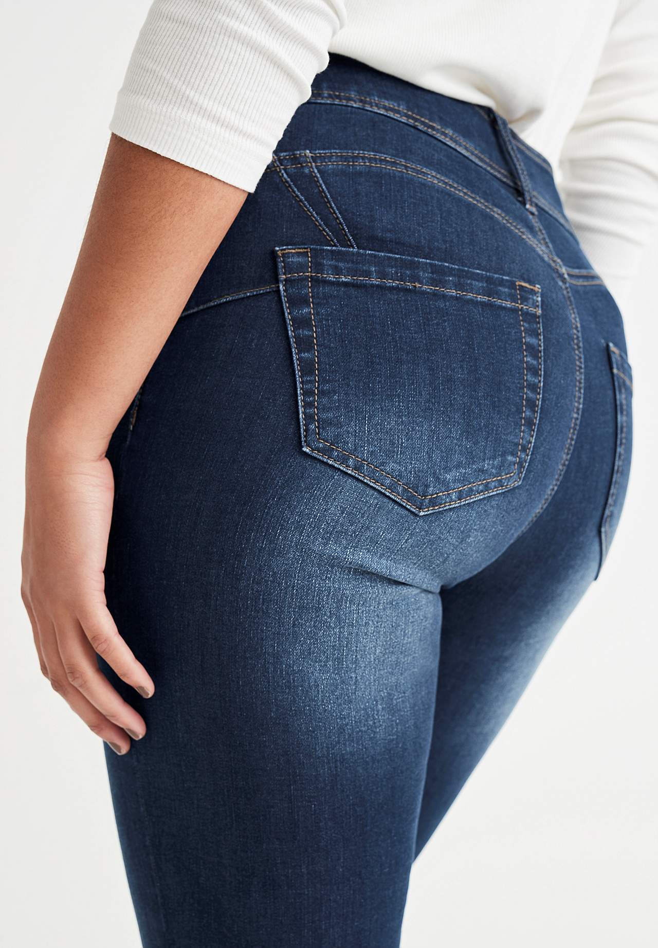Superstretch figurformende Jeans mit Bootcut-Schnitt