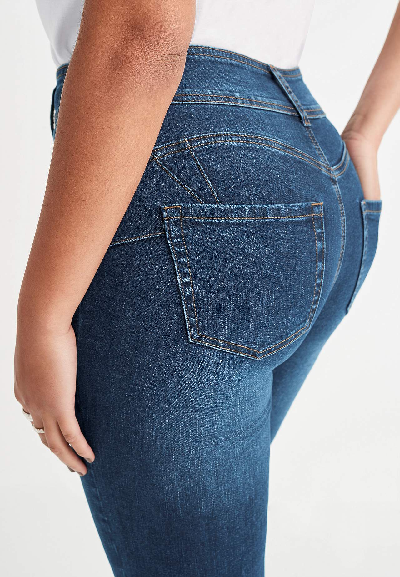 Elastische Cropped Jeans mit modellierendem Effekt