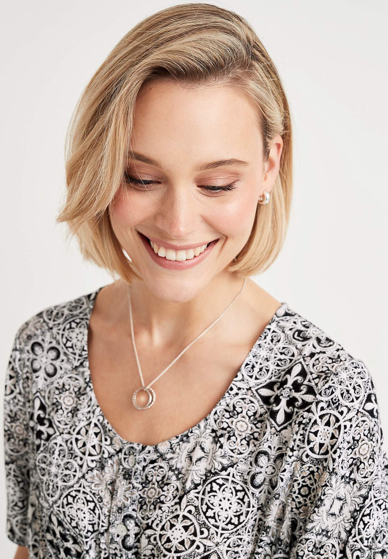 Kleid aus Krepp mit Bindeband in der Taille Mia