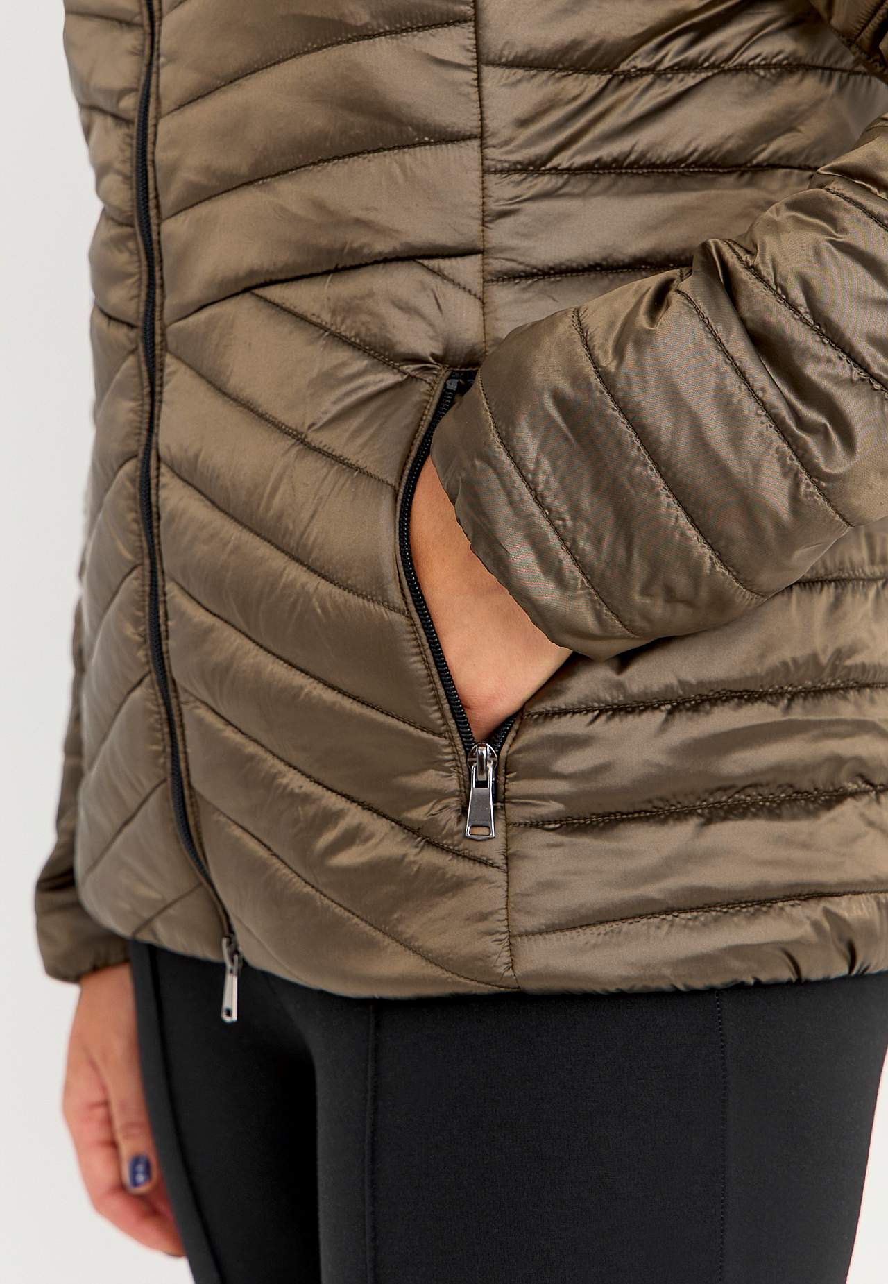 Schimmernde leichte Pufferjacke