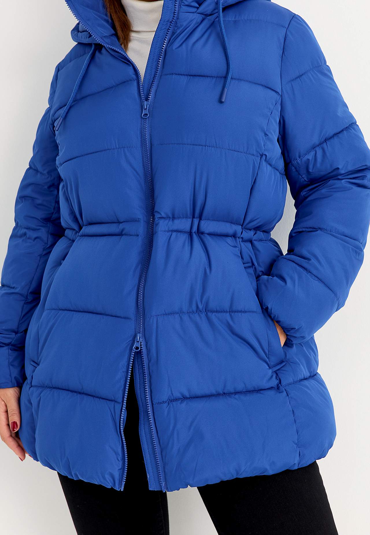 Warm gefütterte Jacke mit Kapuze
