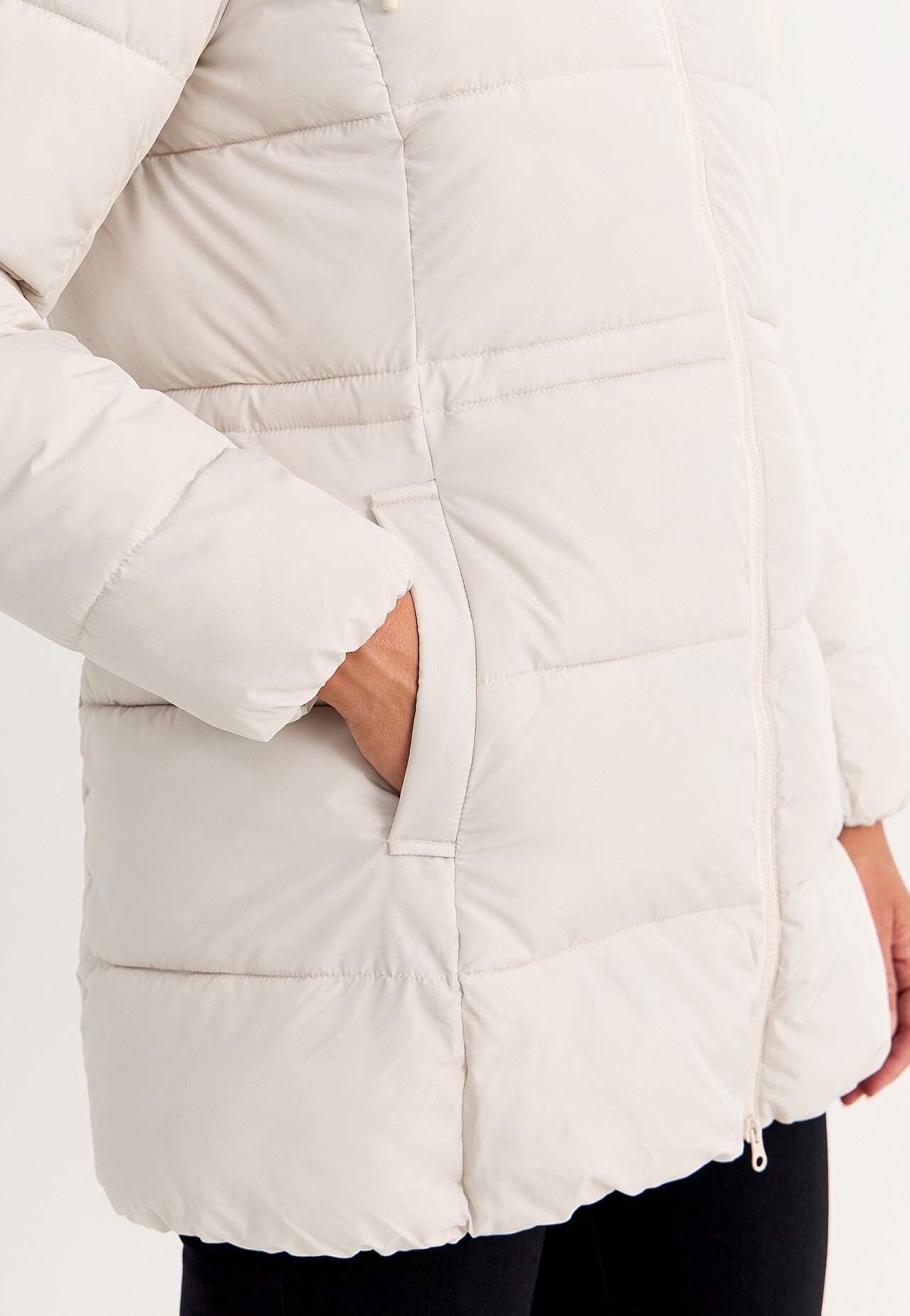 Warm gefütterte Jacke mit Kapuze