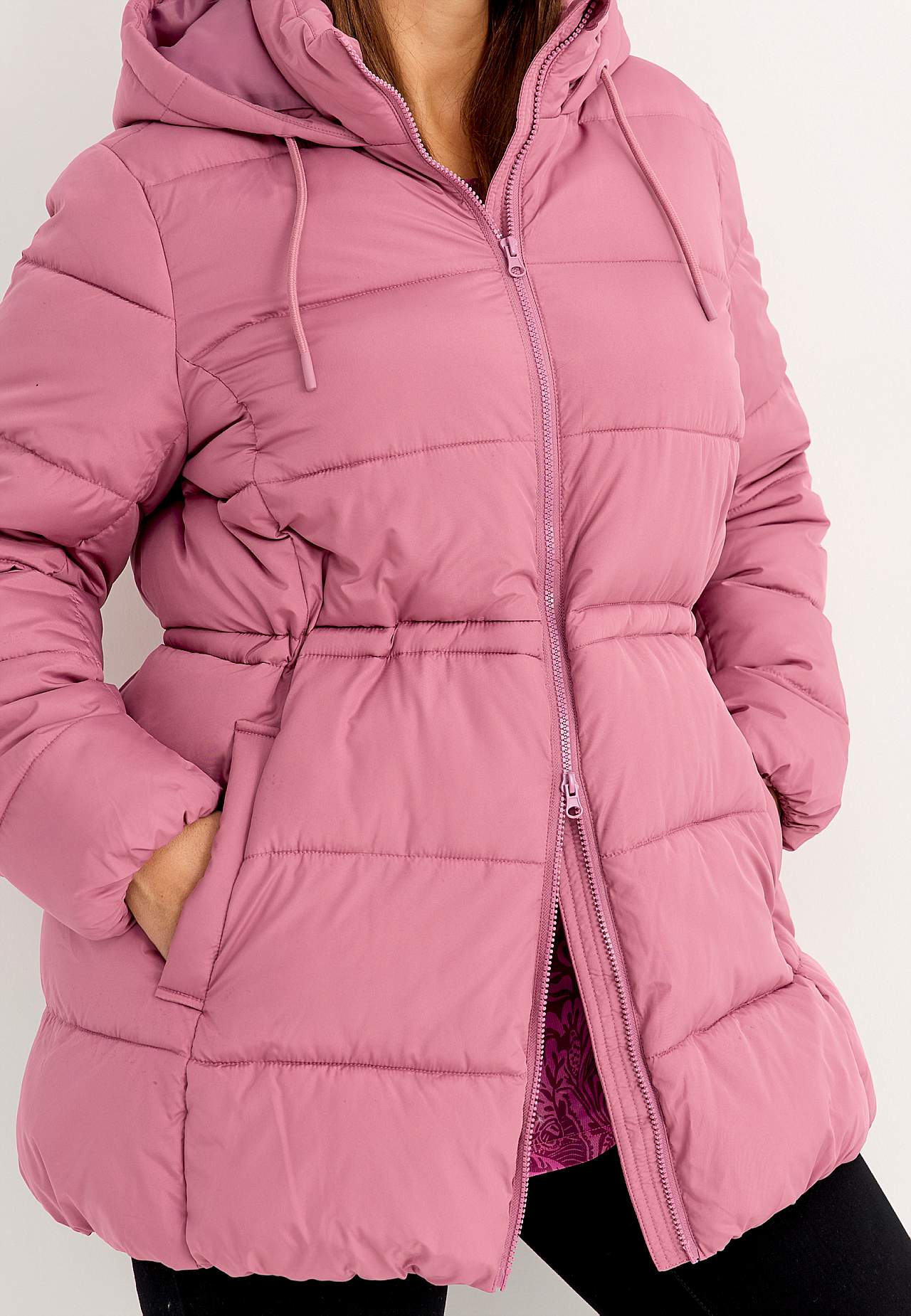 Warm gefütterte Jacke mit Kapuze