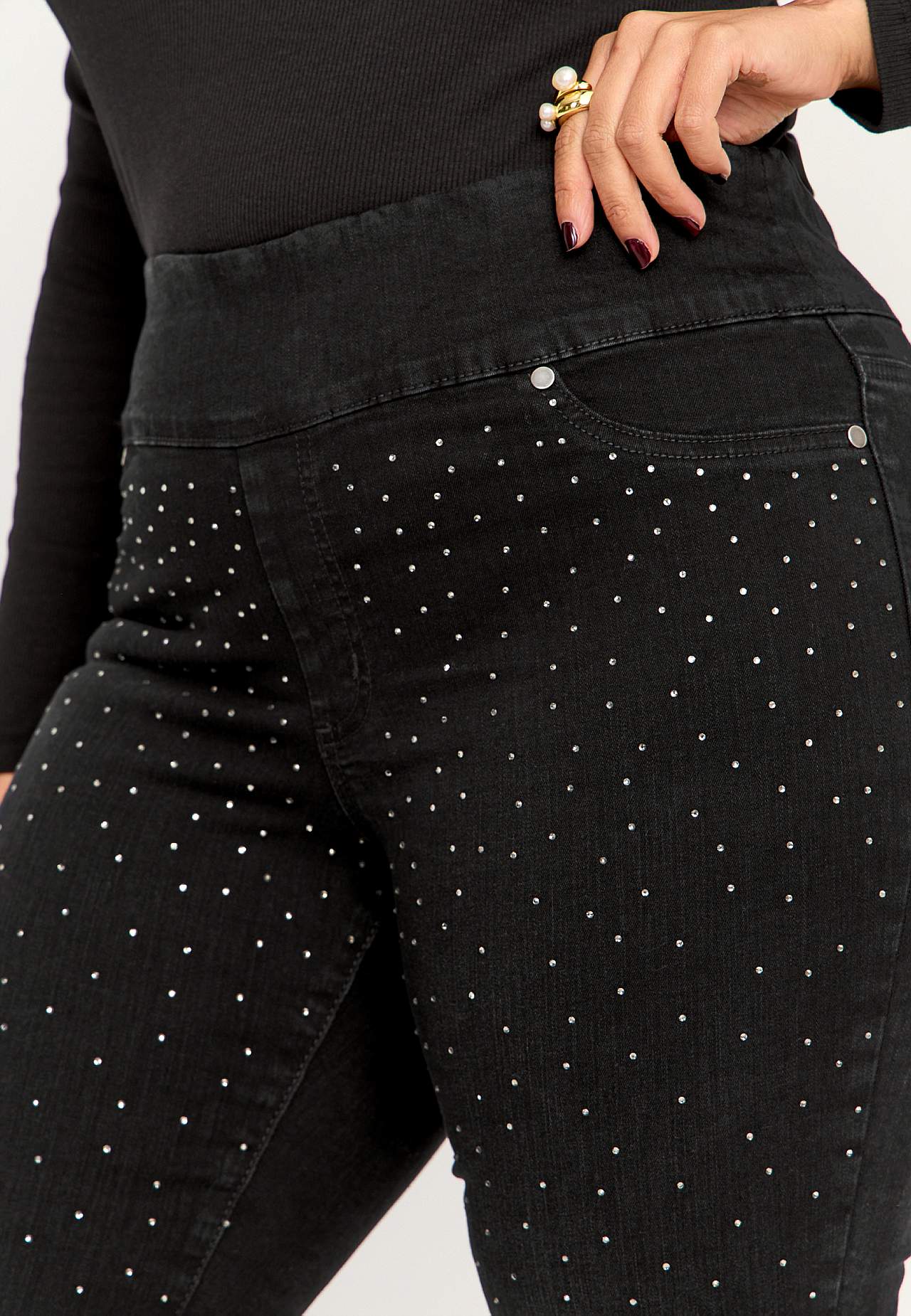 Elastische Jeggings mit Strass-Details