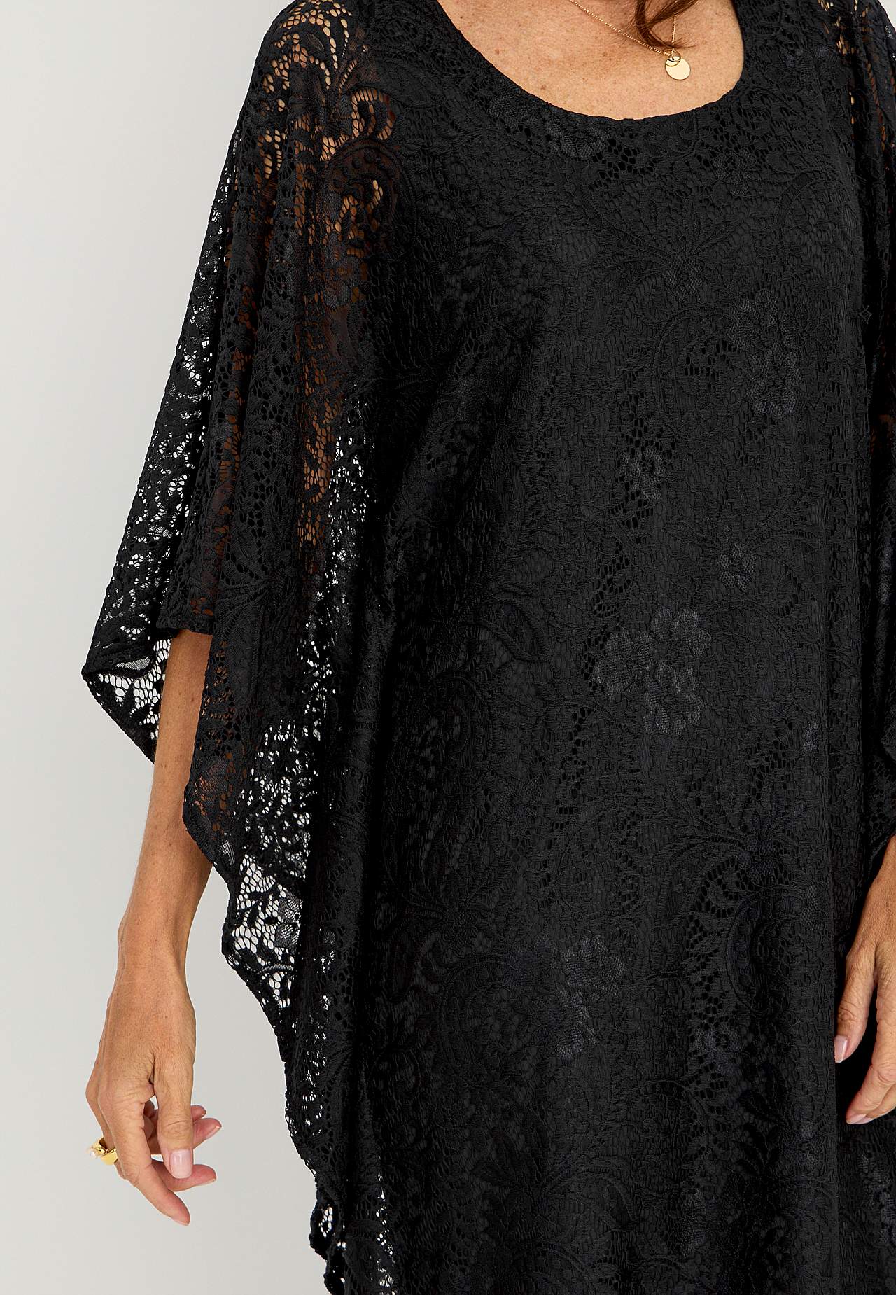 Kurzes Spitzenkleid