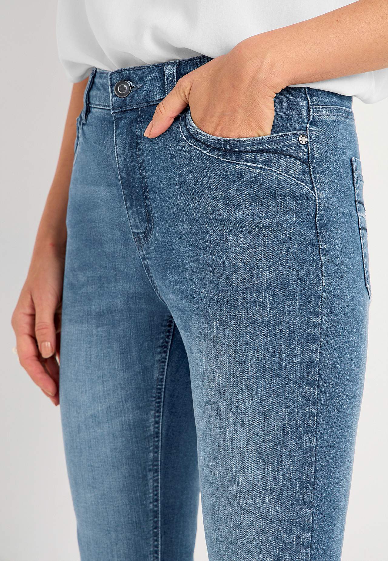 Stretch-Jeans mit Bootcut-Schnitt