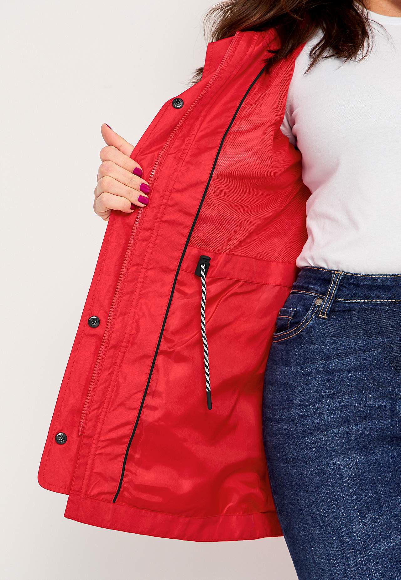 Winddichte Jacke mit Kapuze