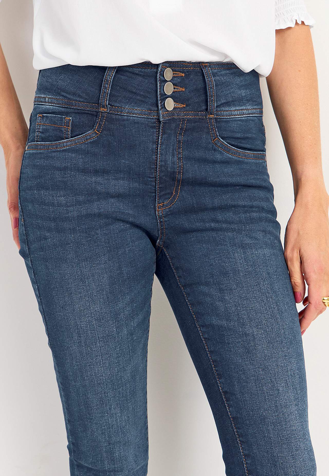 Schmale Jeans mit hohem Schnitt - drei Längen