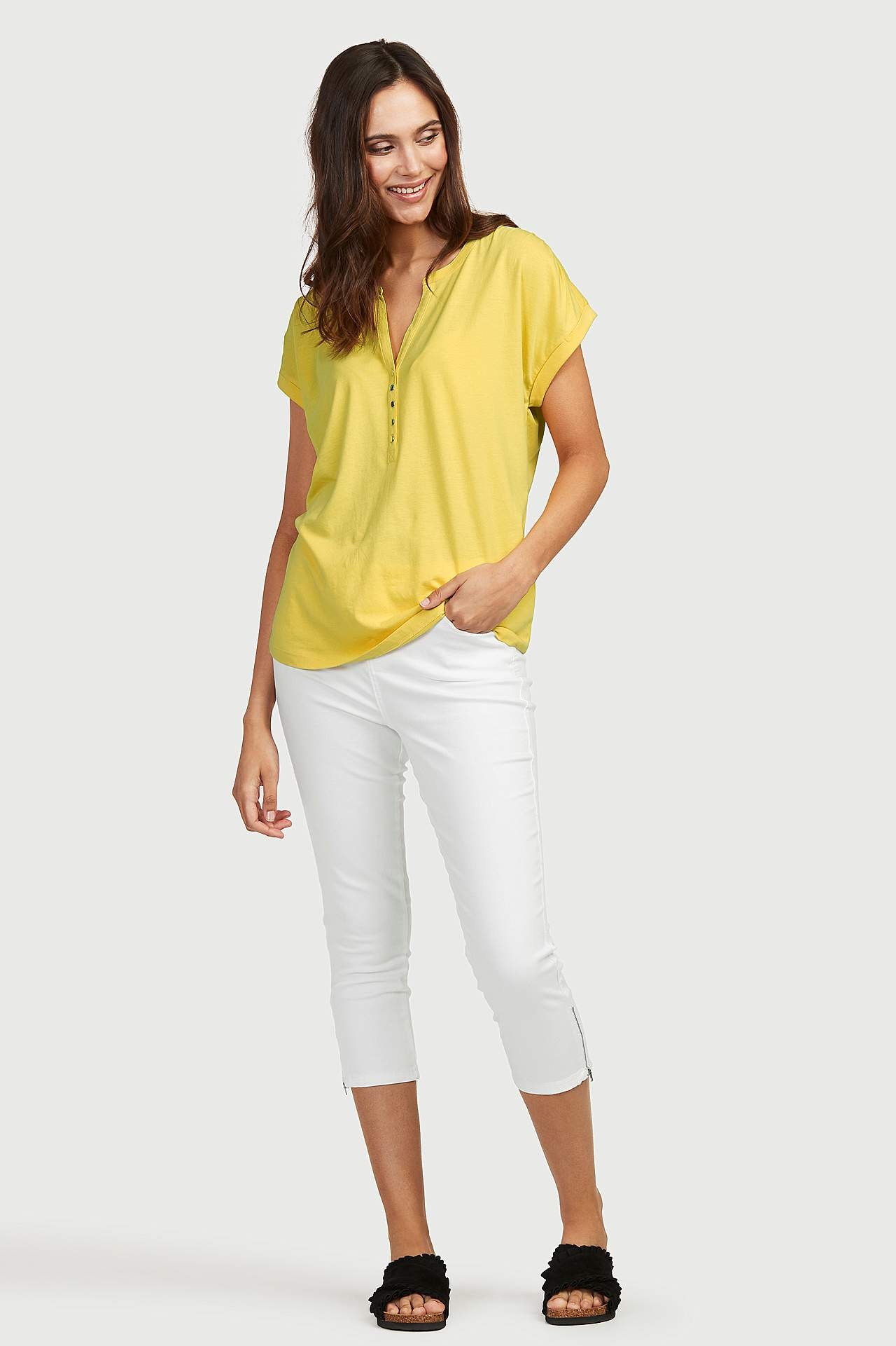 Jersey-Top mit metallischen Knöpfe