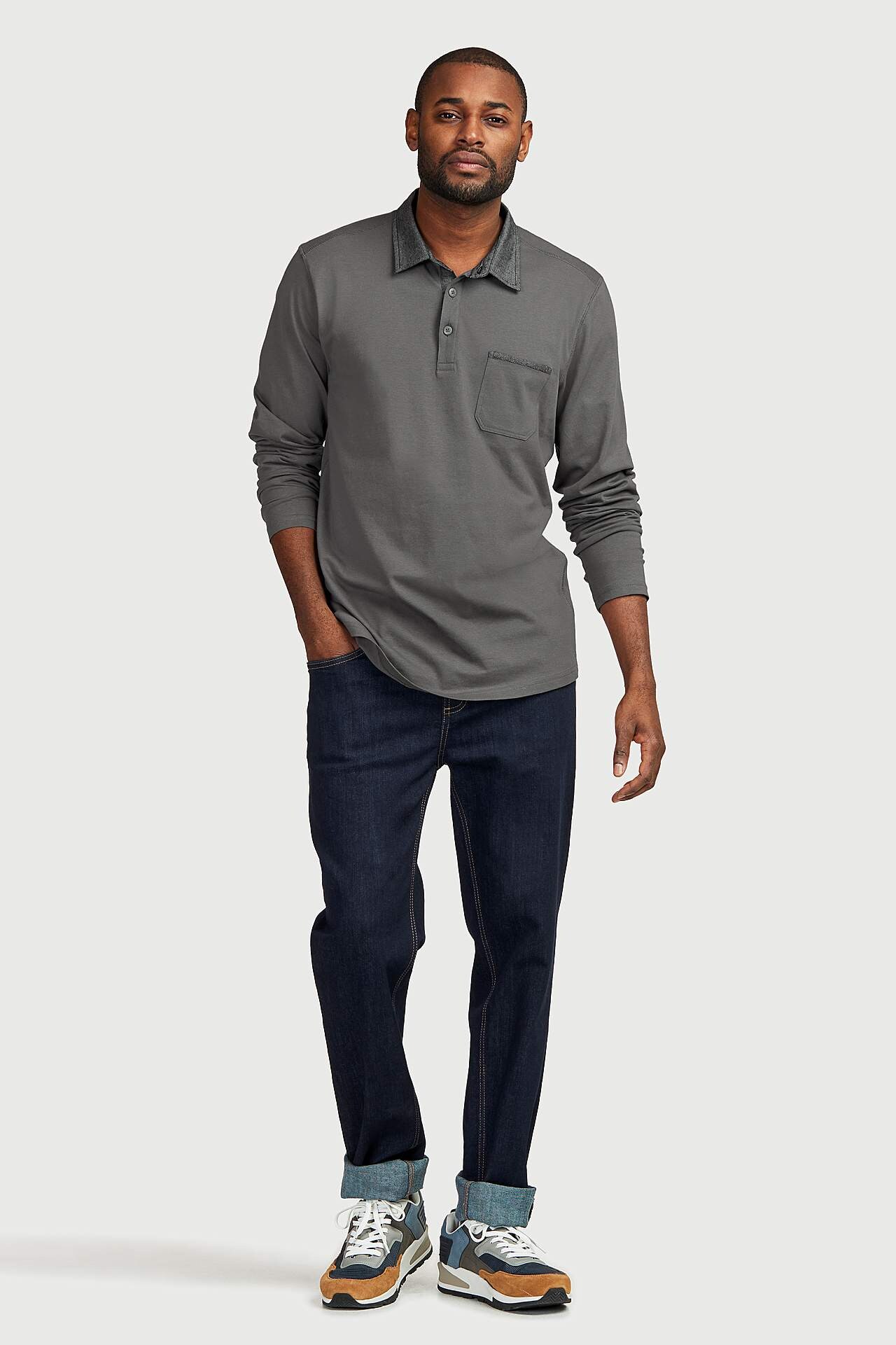 Bequemer langärmeliger Pullover mit Kragen