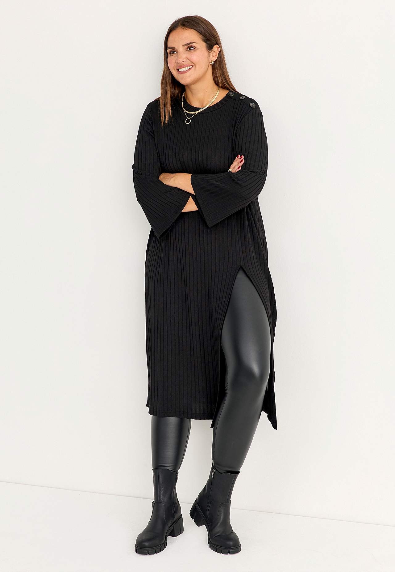 Im Rippenmuster gestrickte Kleid-Tunika