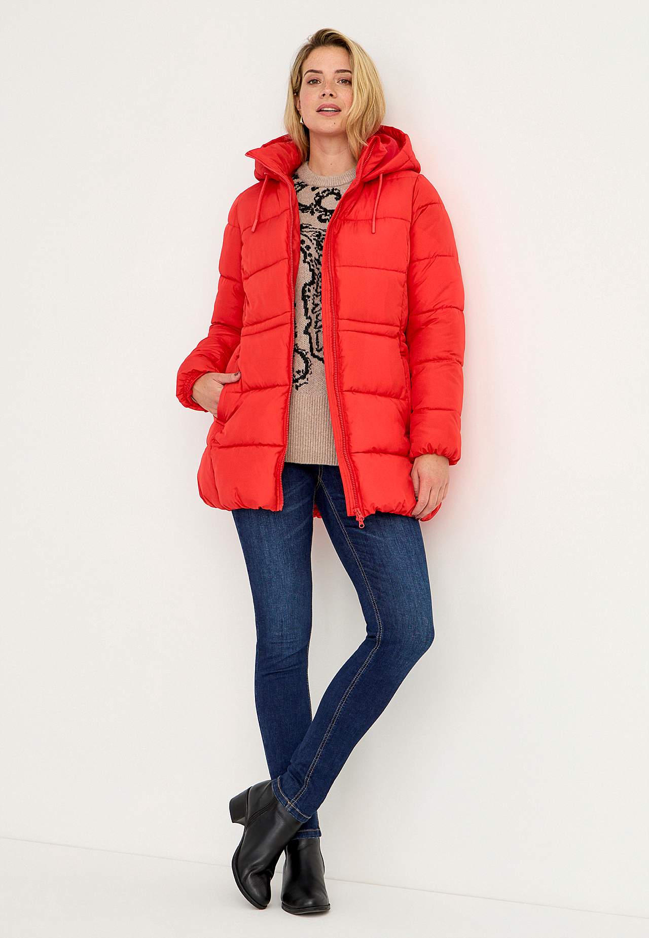 Warm gefütterte Jacke mit Kapuze