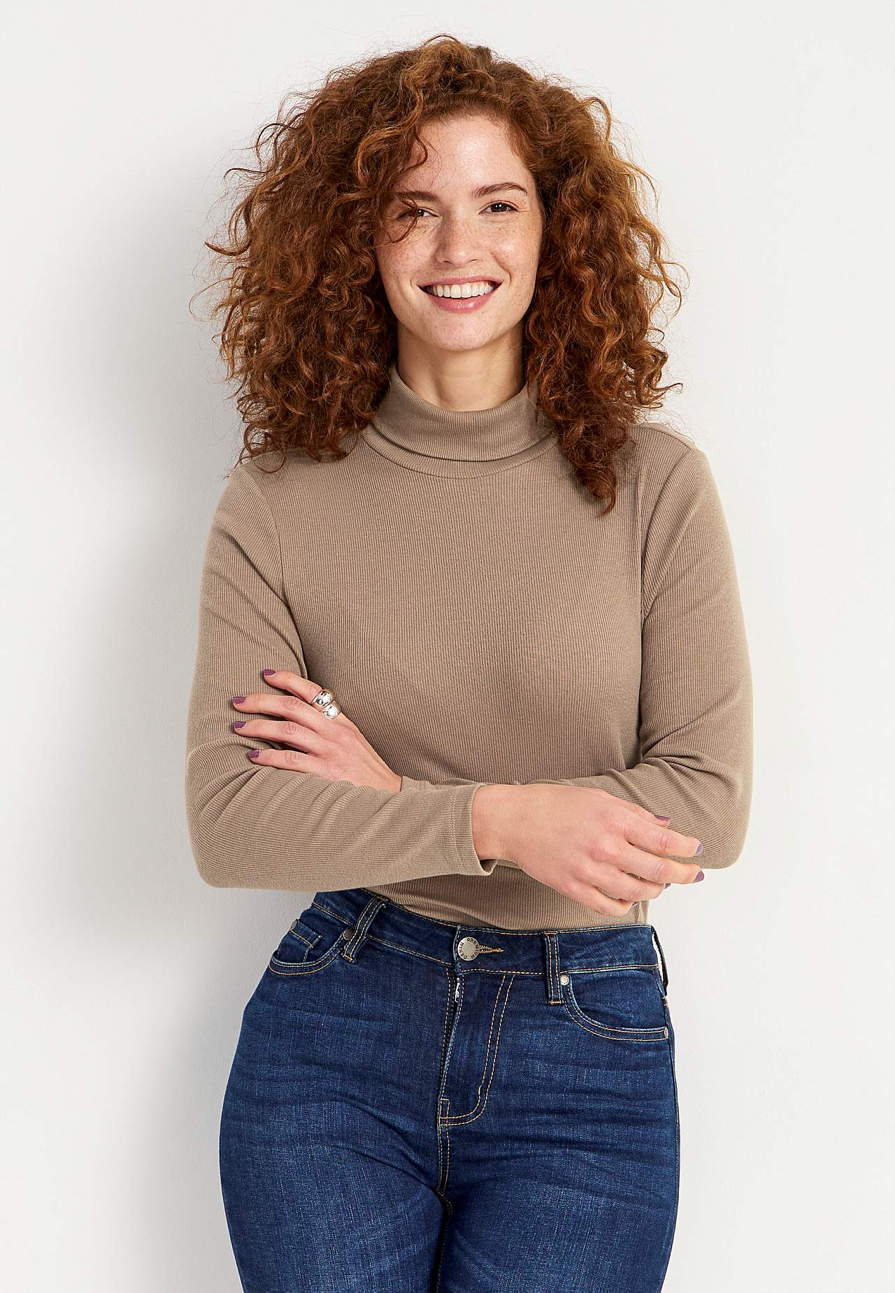 Gerippter Rollkragenpullover aus organischer Baumwolle