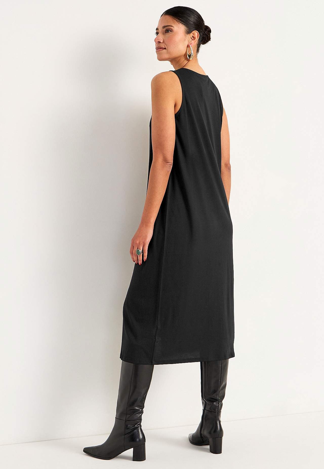 Ärmelloses Jerseykleid mit einem V-Ausschnitt