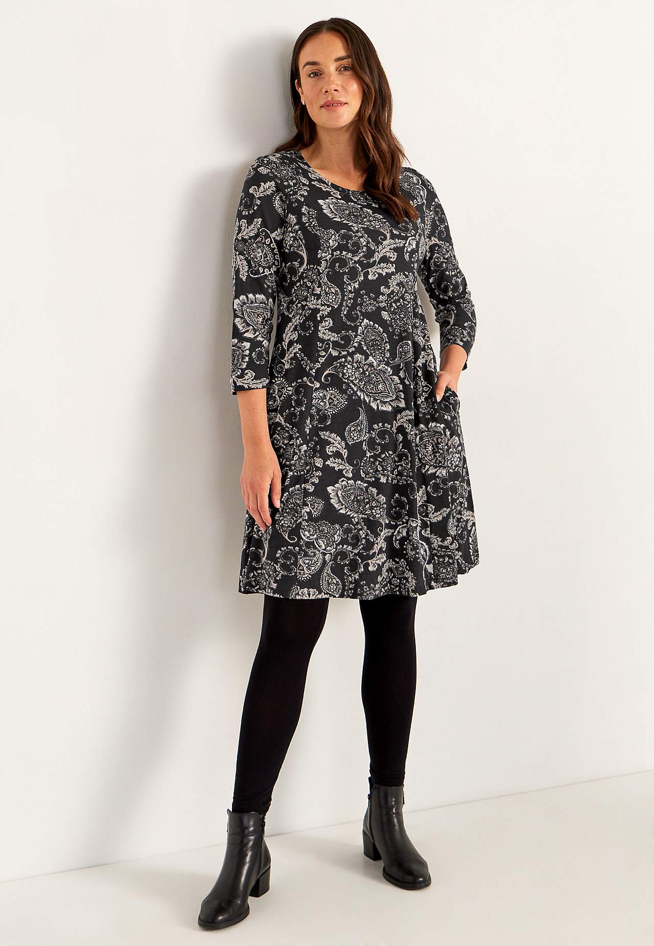 Gemustertes Jerseykleid mit Taschen