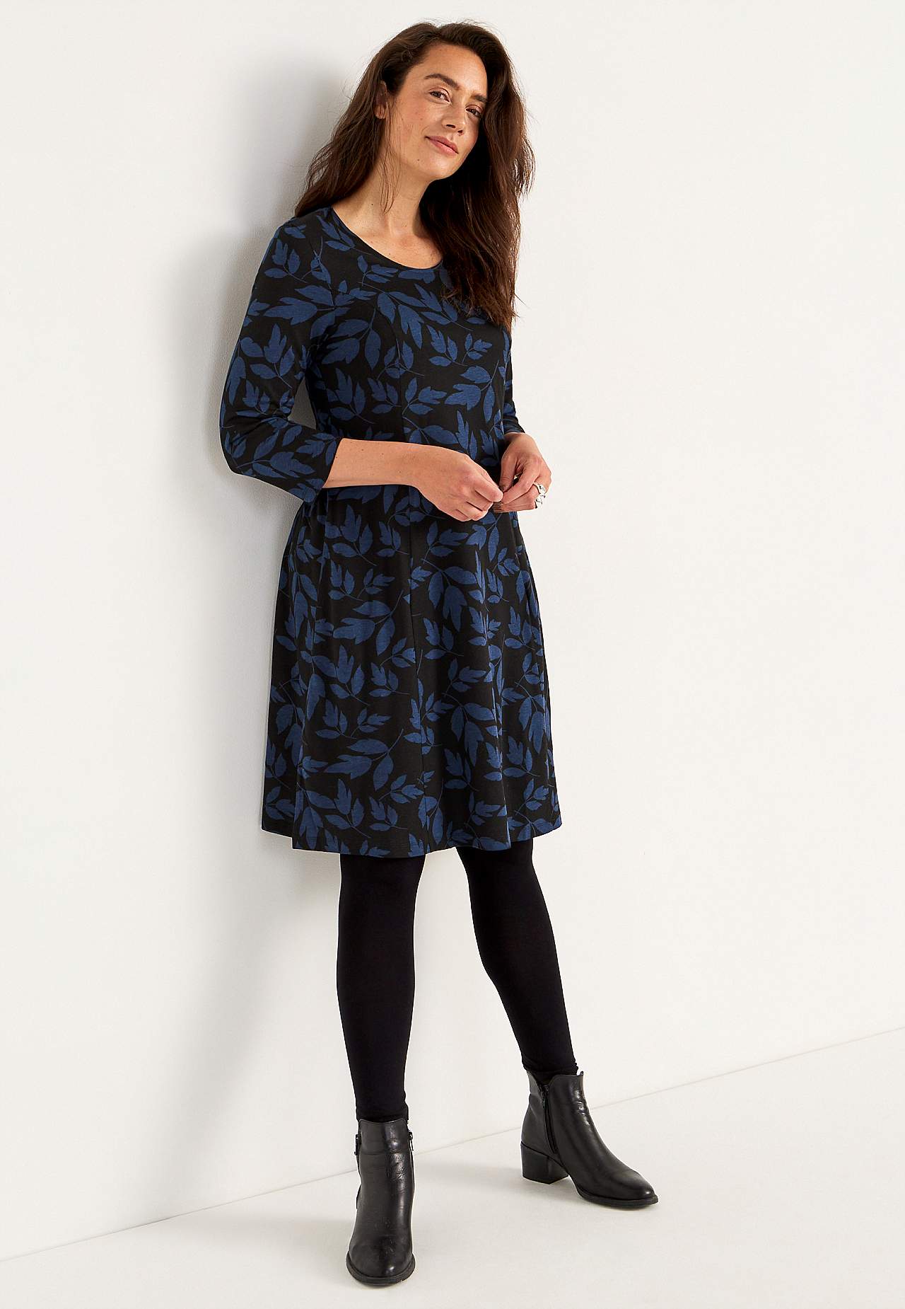 Gemustertes Jerseykleid mit Taschen