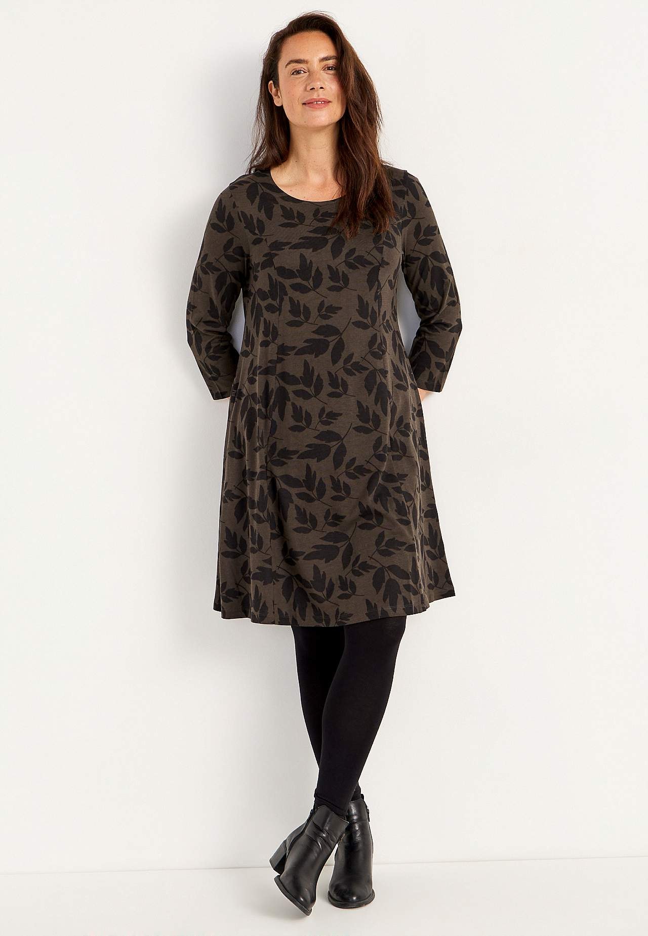 Gemustertes Jerseykleid mit Taschen