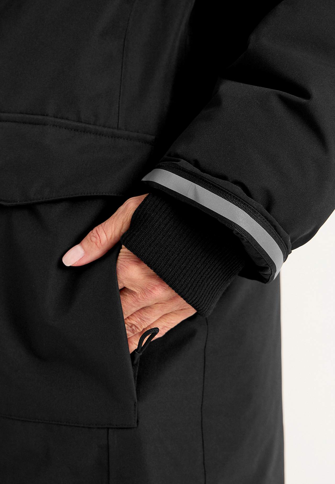 Funktionaler, warm gefütterter, langer Parka