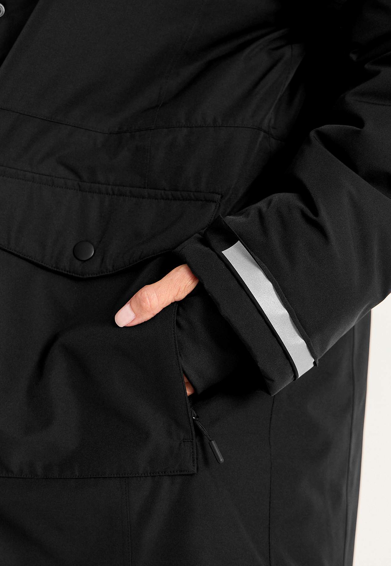 Funktionsjacke mit genähter Kapuze