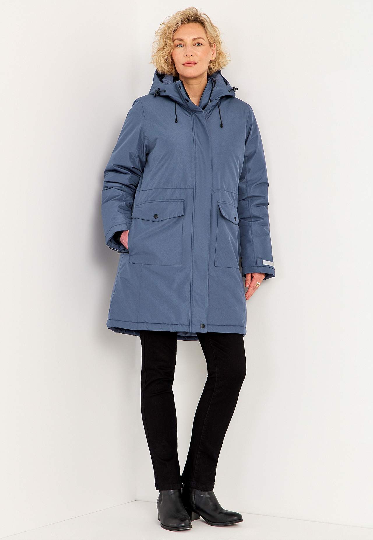 Funktionsjacke mit genähter Kapuze