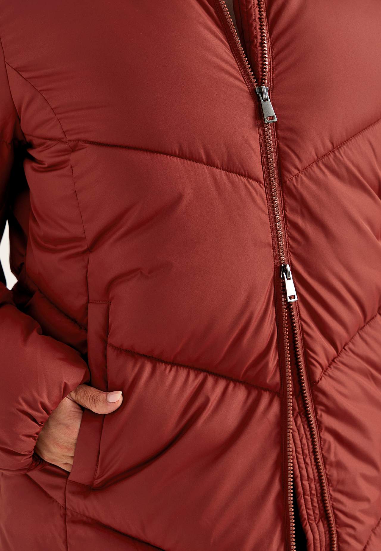 Warme Jacke mit flauschiger Polsterung
