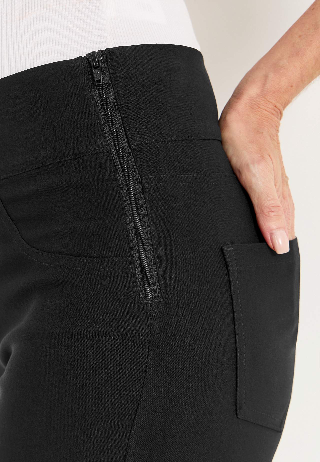 Hose aus Bengalin mit schmalen Beinen