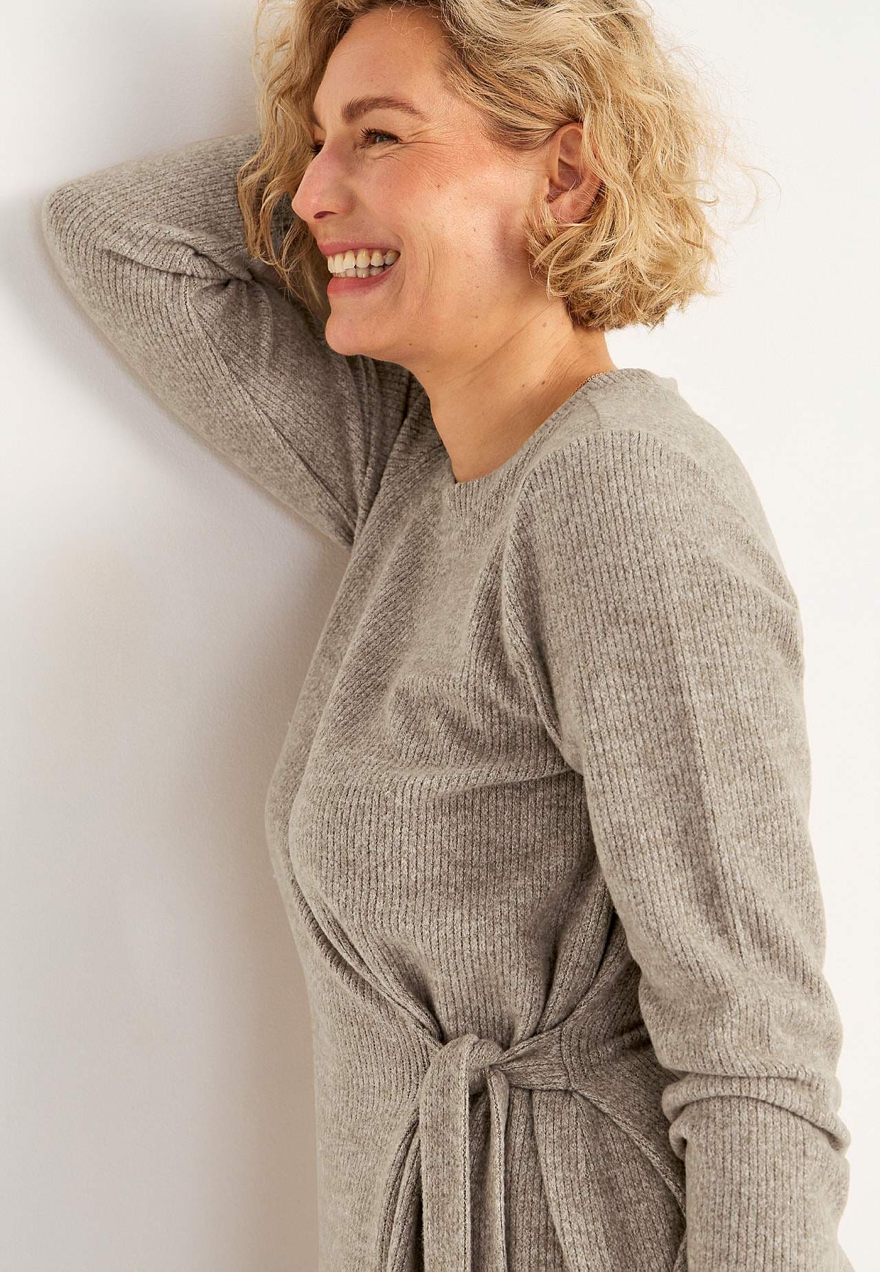 Super weiches Kleid mit Schnürung