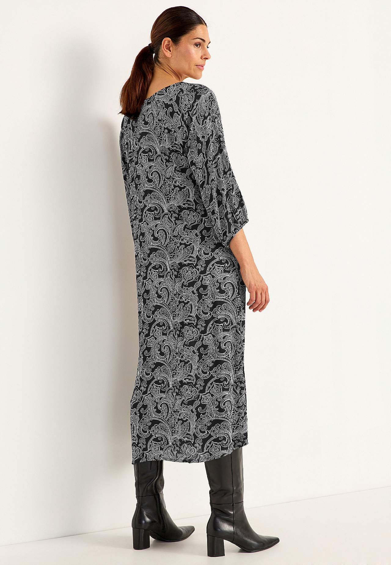 Gemustertes Kleid mit Knöpfen