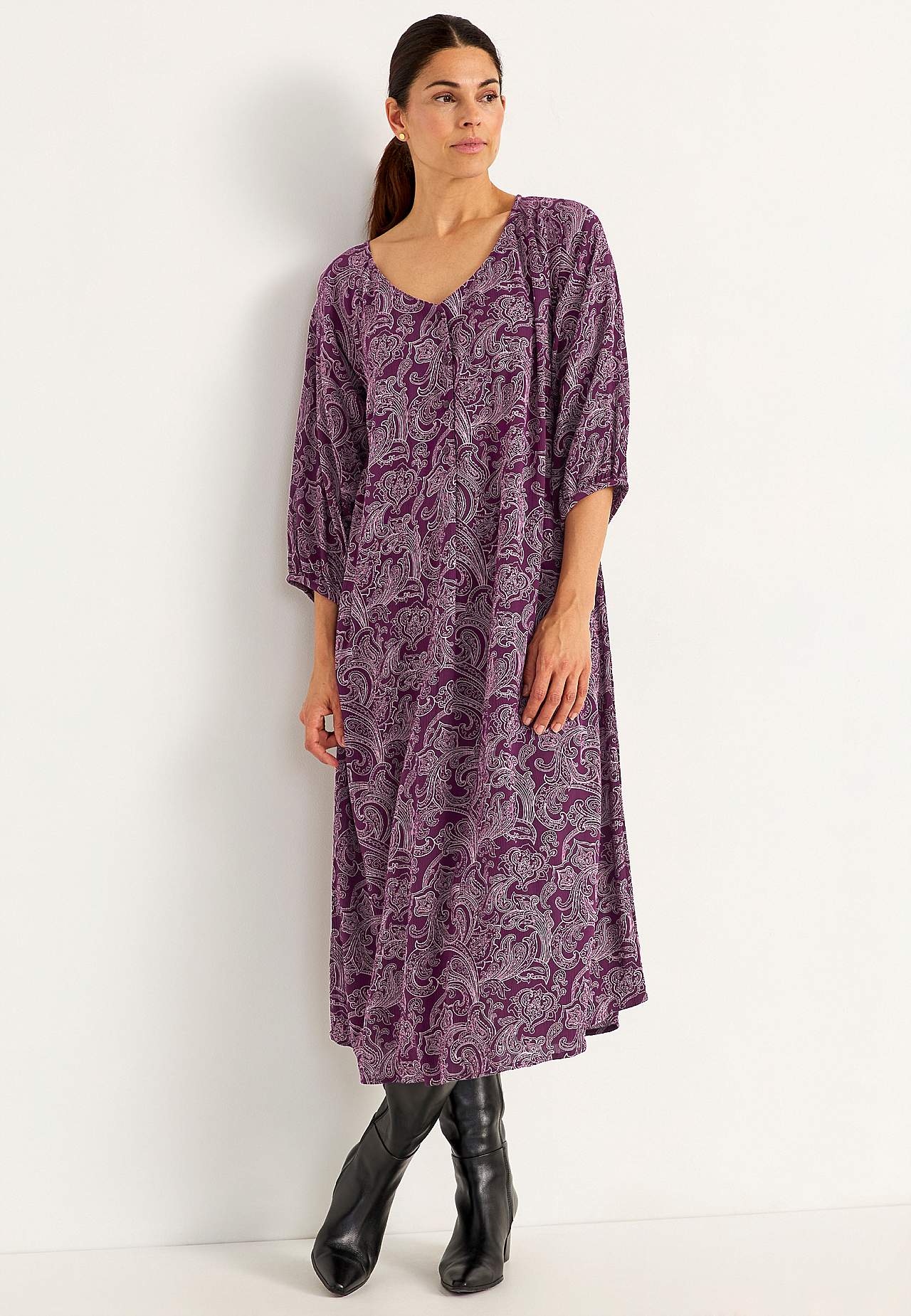Gemustertes Kleid mit Knöpfen