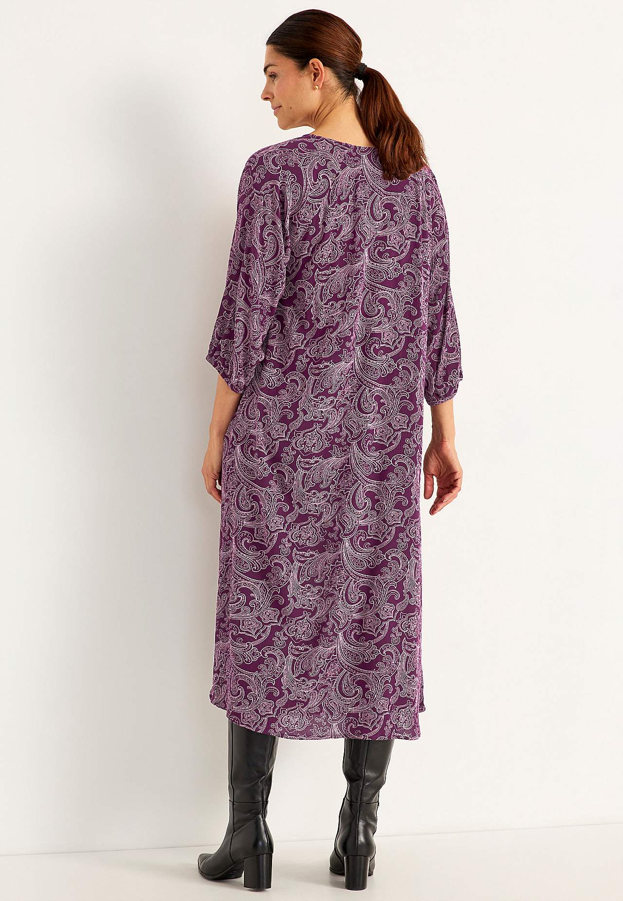 Gemustertes Kleid mit Knöpfen