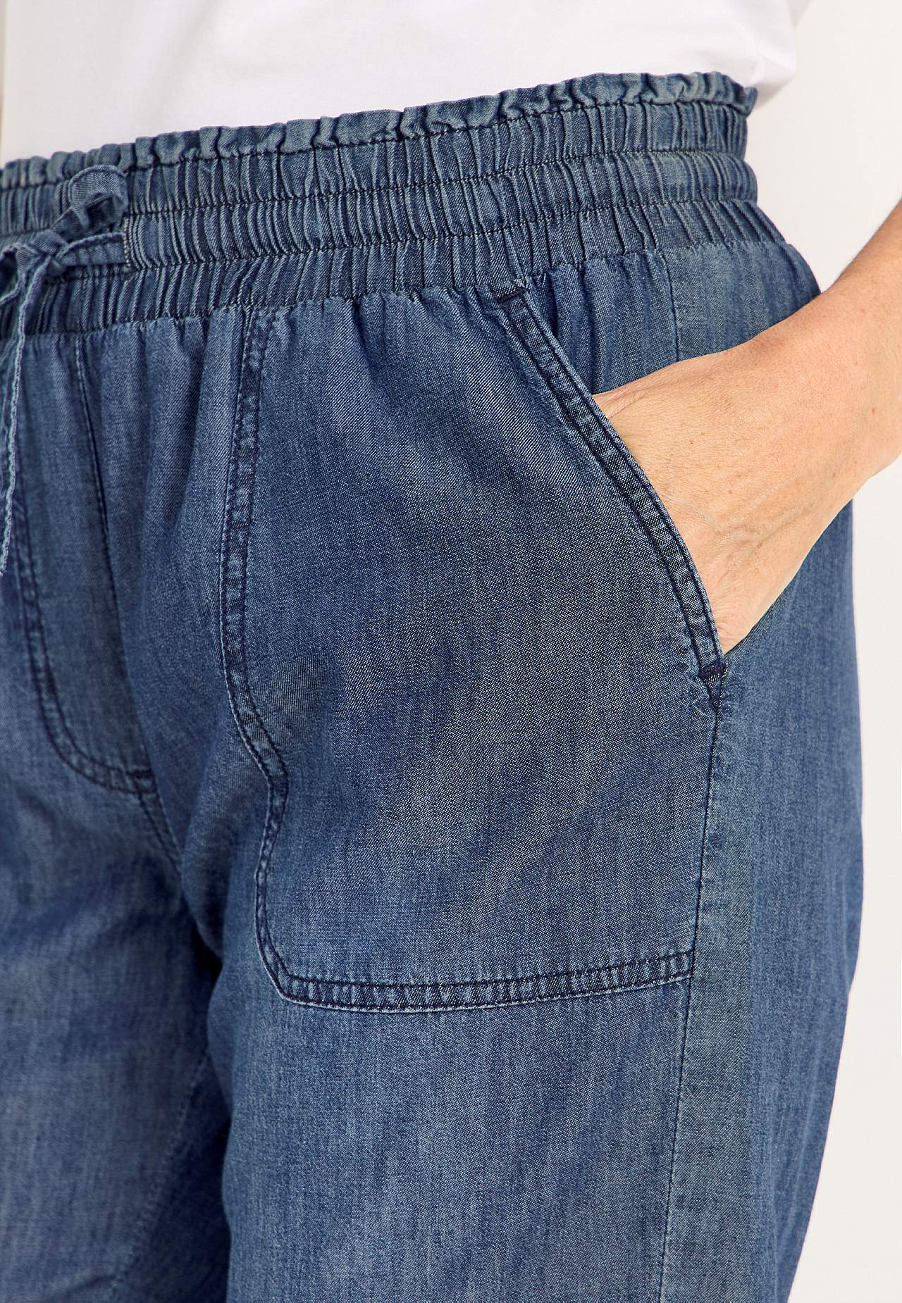 Lässige Caprihose aus Denim Jade