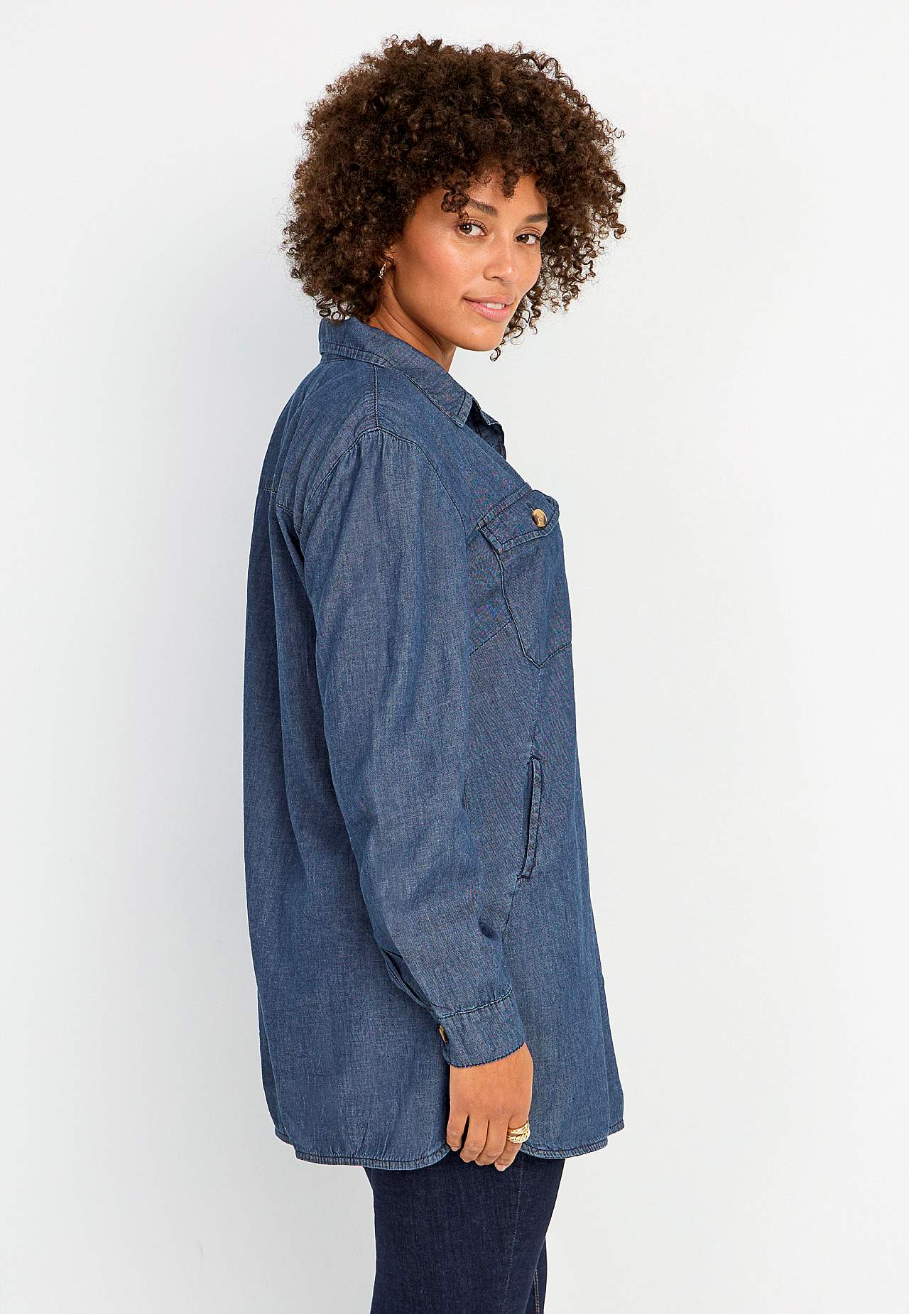 Langes Jeanshemd