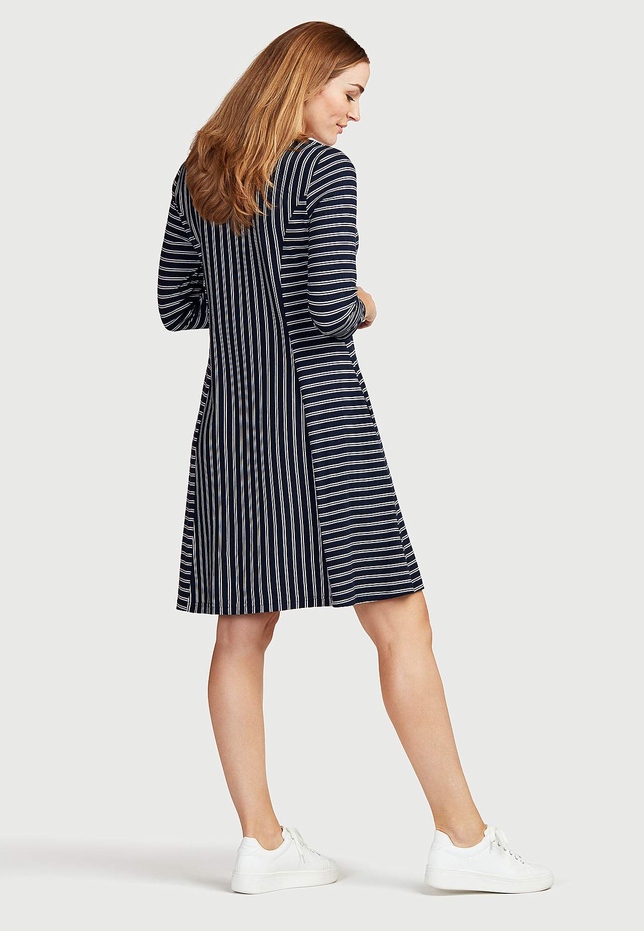 Gemustertes Jerseykleid mit Seitentaschen