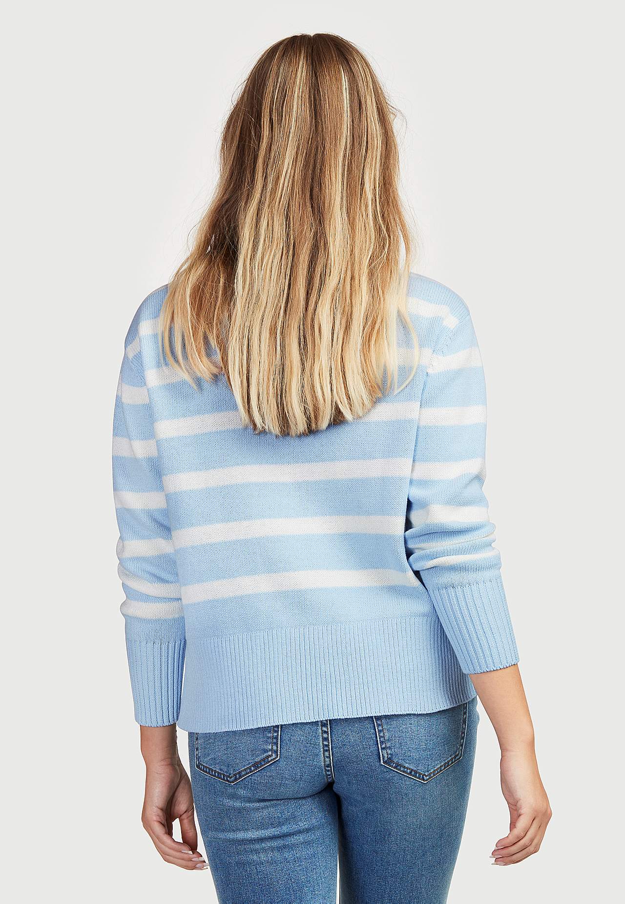 Gestreifter, kurzer Pullover