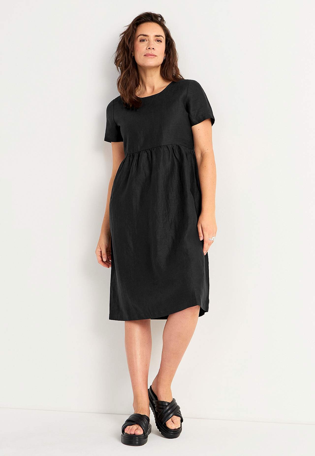 Leinenkleid Premium mit kurzem Ärmel